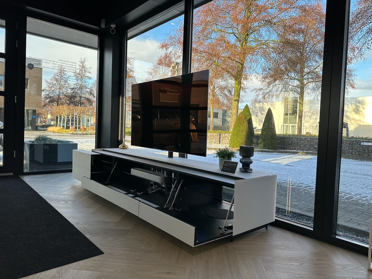 homecinema tv-meubel | 2.63m | staand in gesatineerd glas