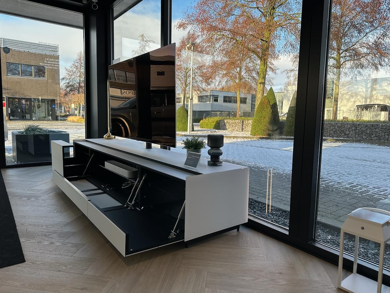 homecinema tv-meubel | 2.63m | staand in gesatineerd glas