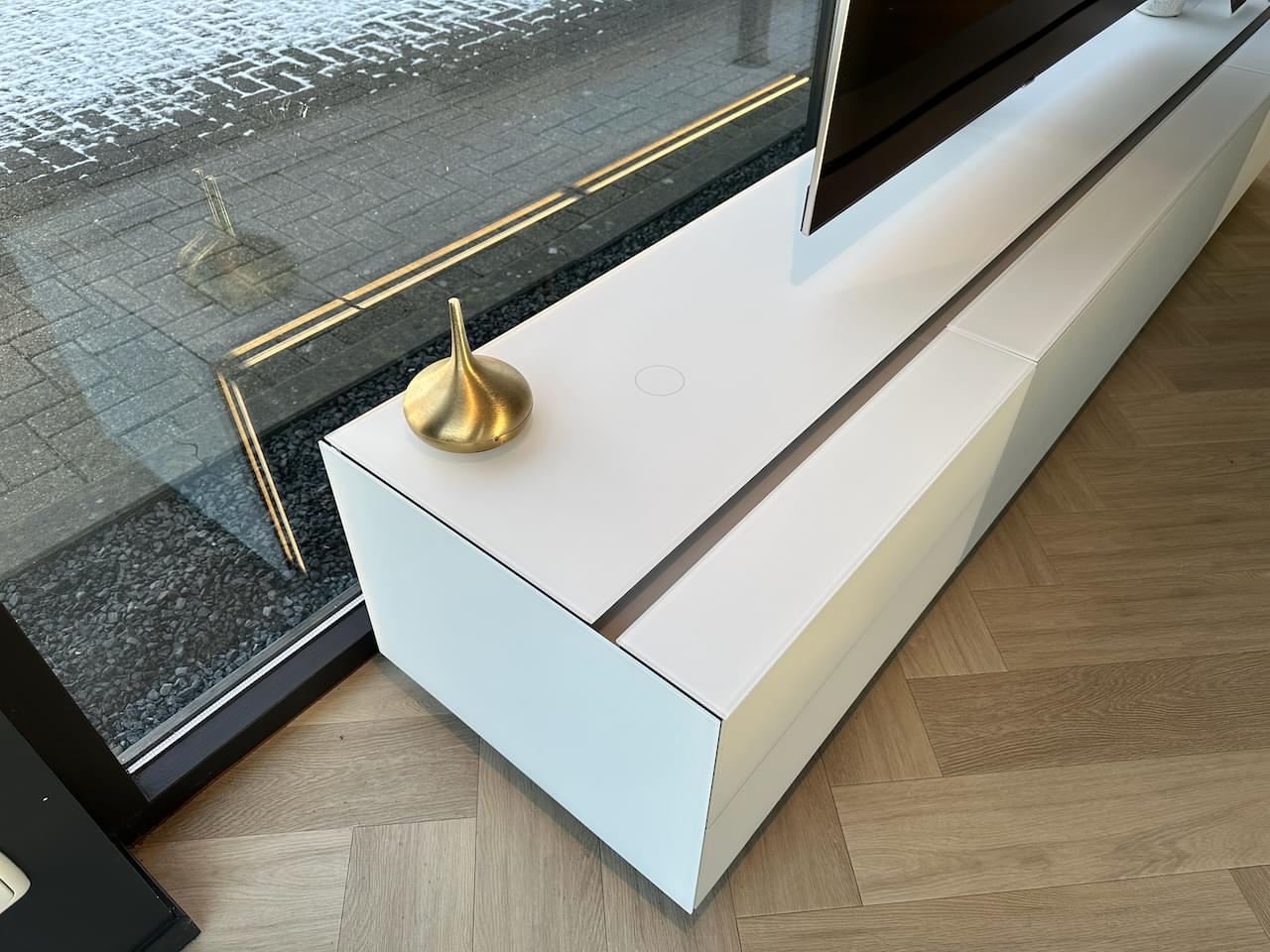 homecinema tv-meubel | 2.63m | staand in gesatineerd glas