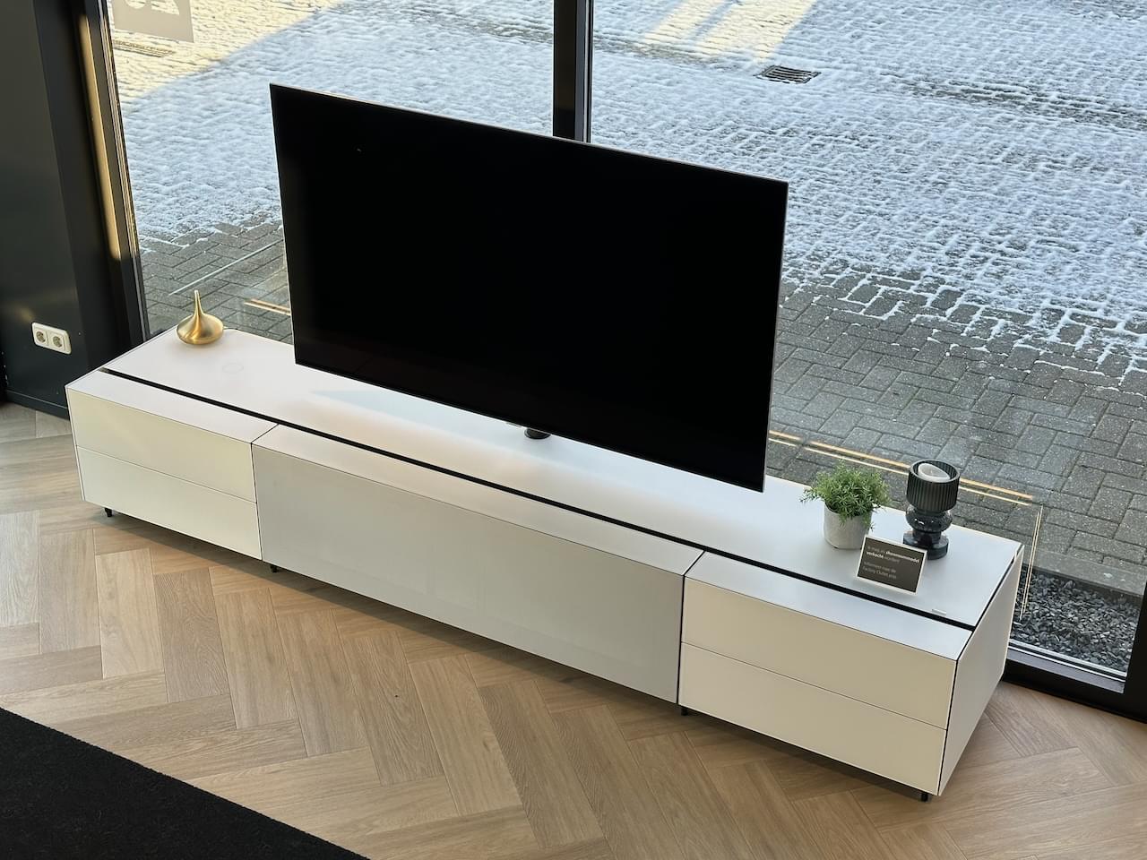 homecinema tv-meubel | 2.63m | staand in gesatineerd glas