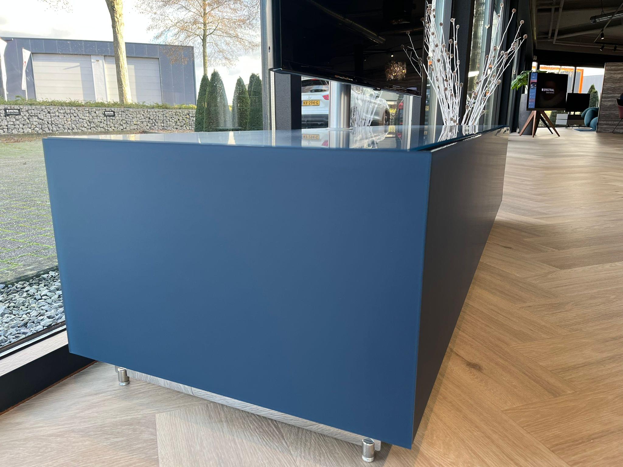 staand tv-meubel 1.65m | gesatineerd glas in Petrol Blue