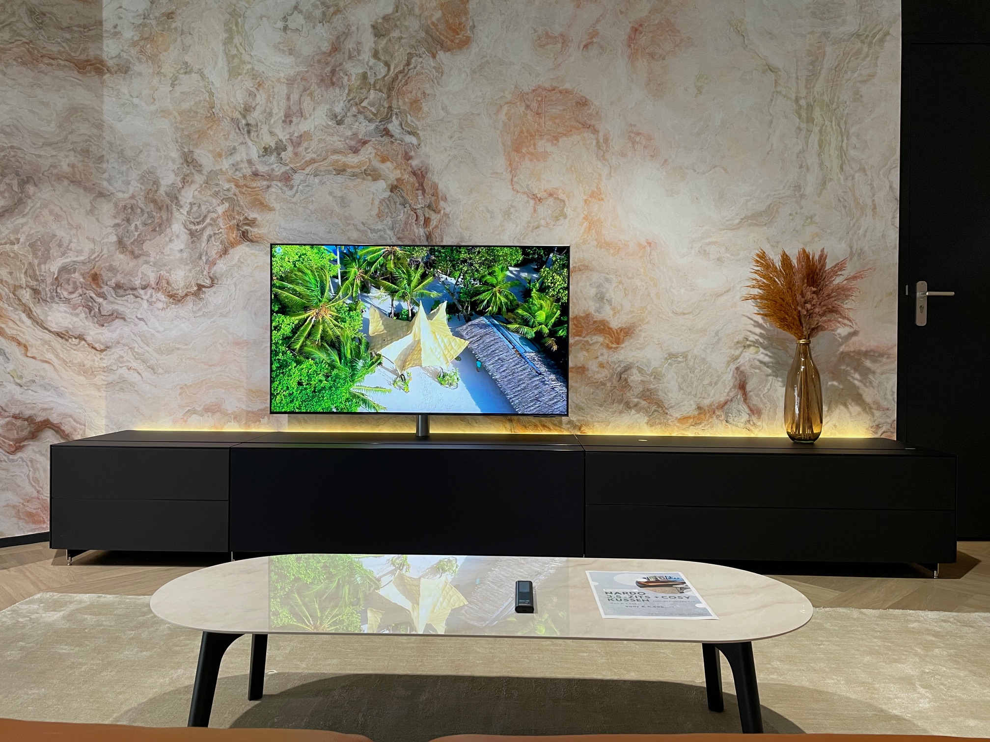 326 CM Tv meubel | LED | Zwart mat glas