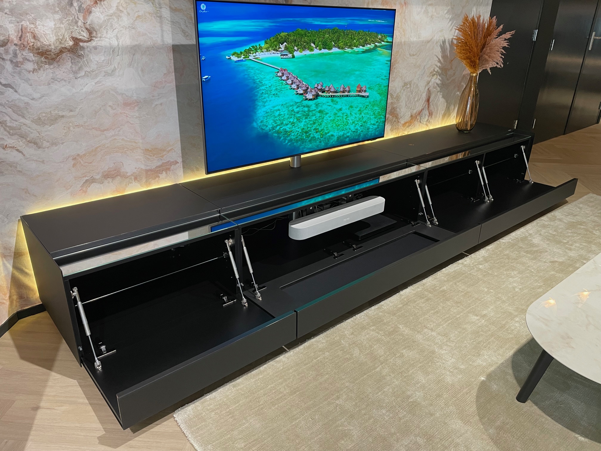 326 CM Tv meubel | LED | Zwart mat glas