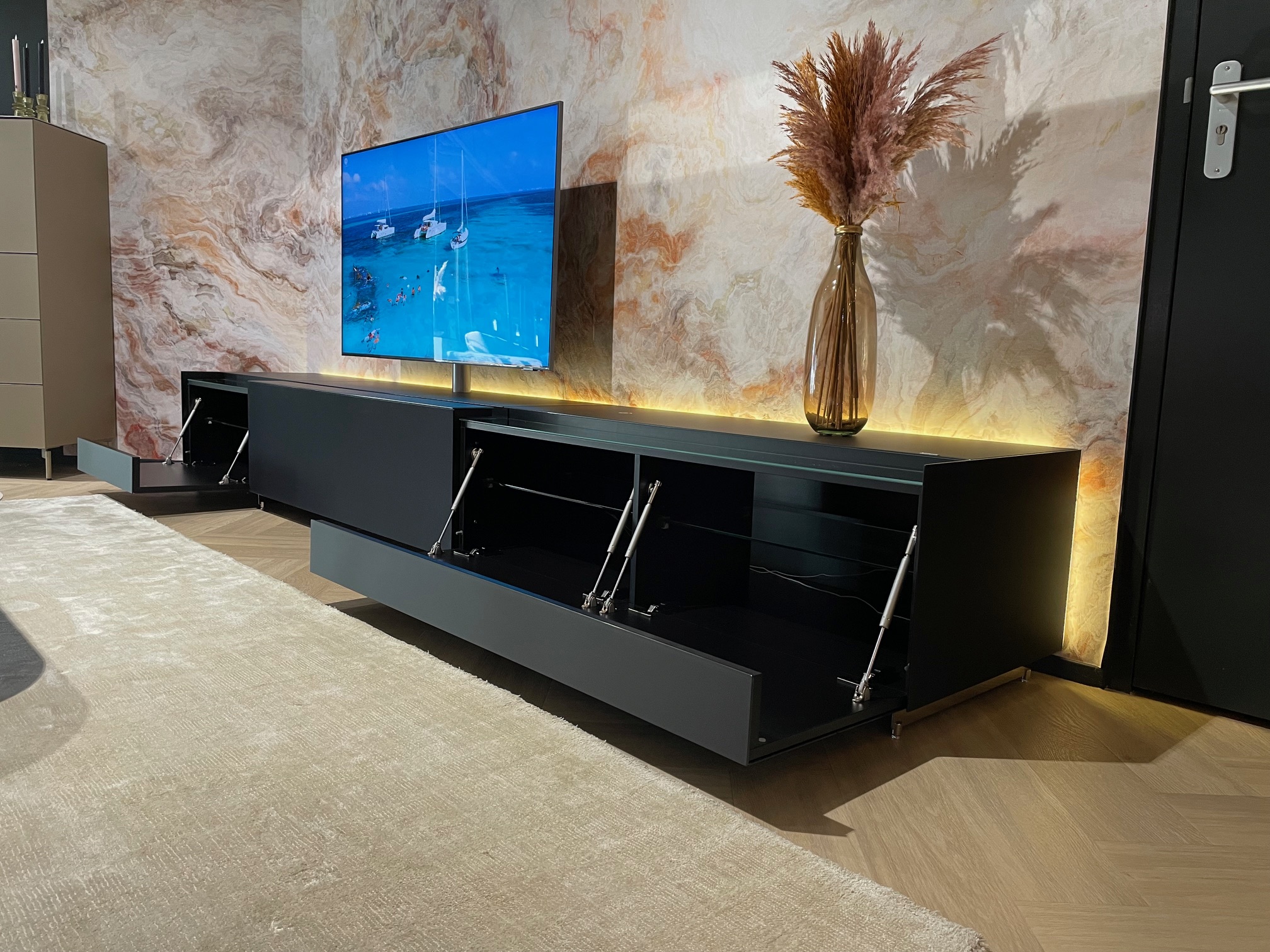 326 CM Tv meubel | LED | Zwart mat glas