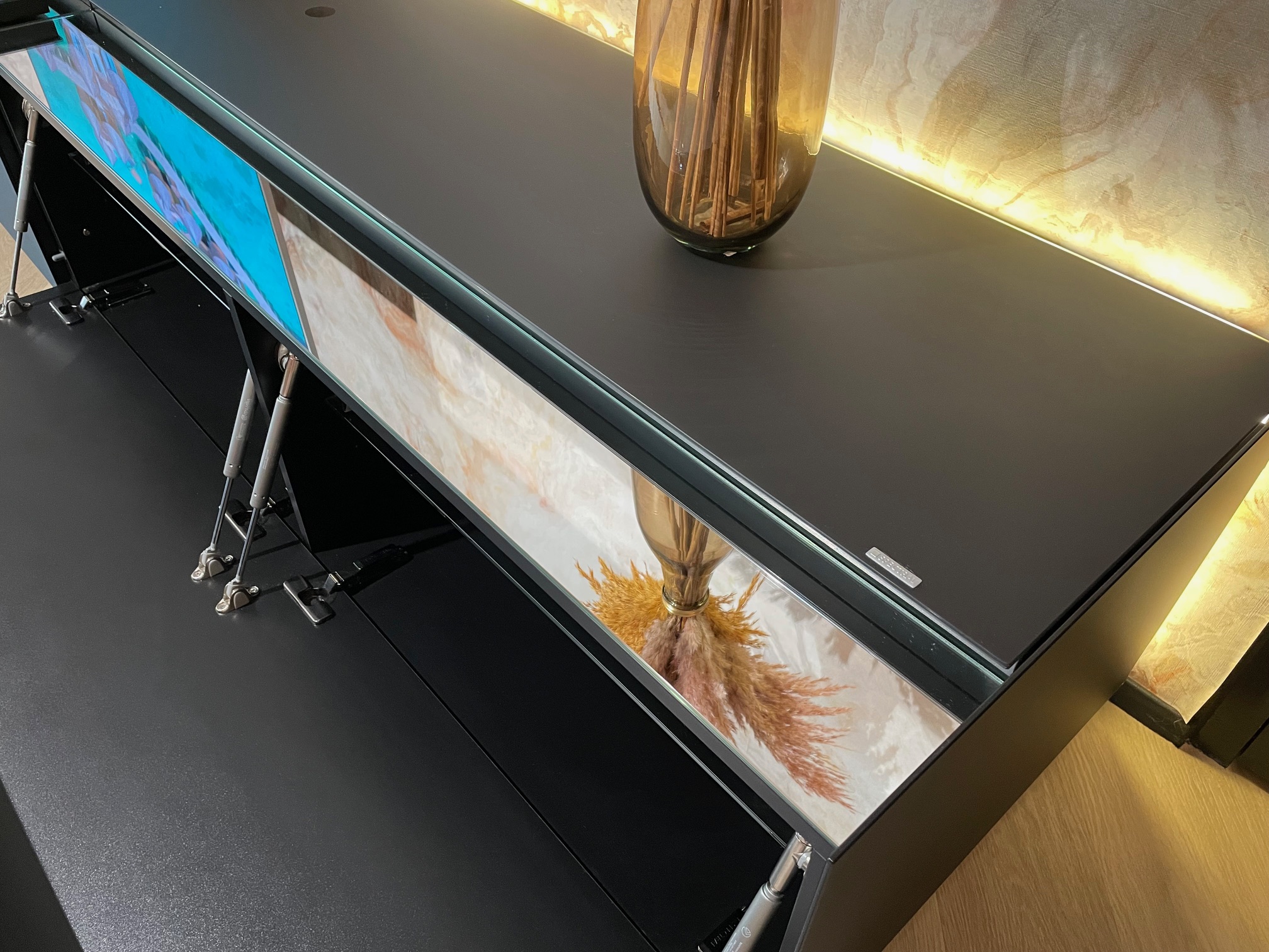 326 CM Tv meubel | LED | Zwart mat glas