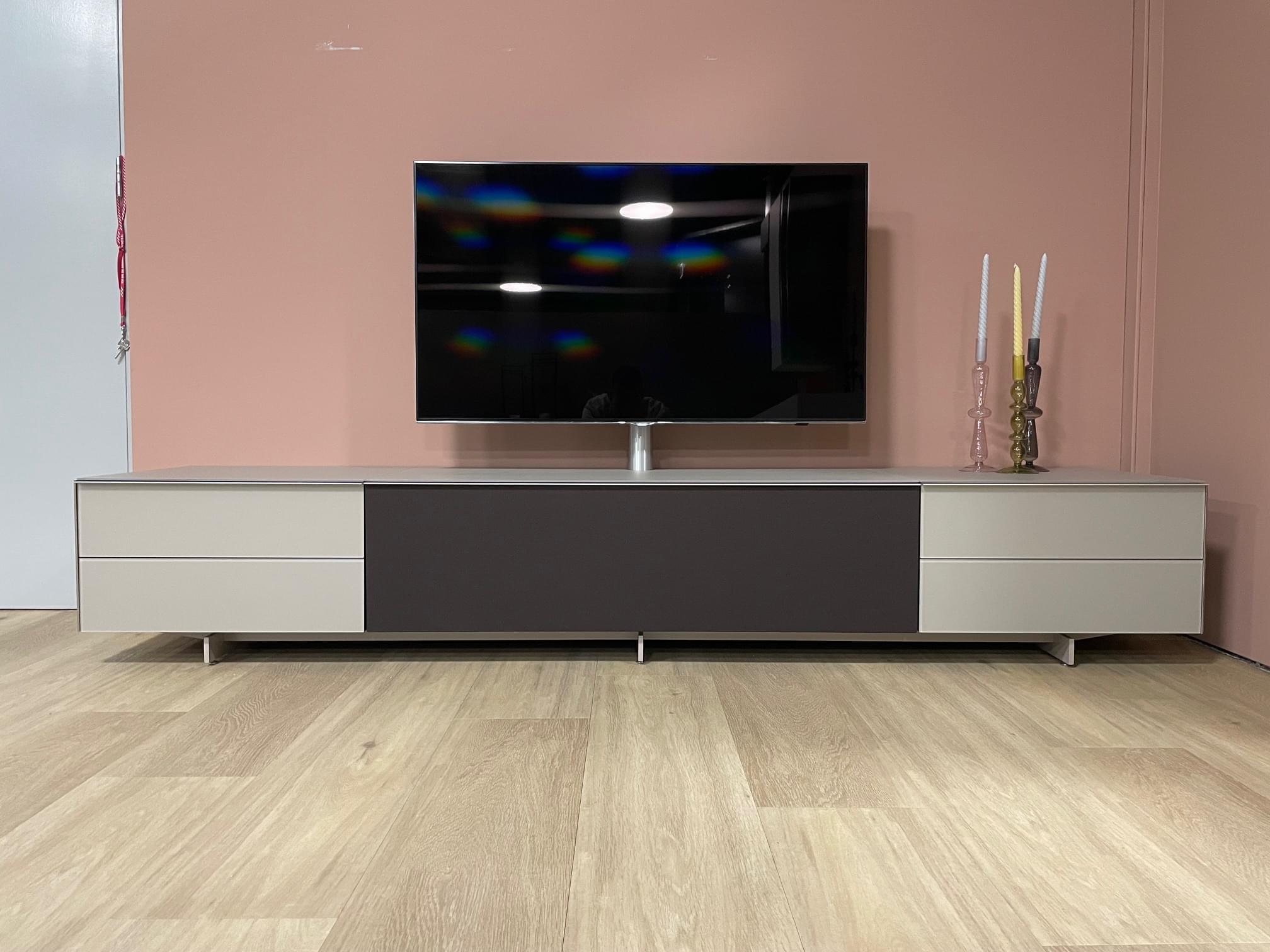 Spectral tv-meubel 2.25m in NCS kleur S 4005-Y20R