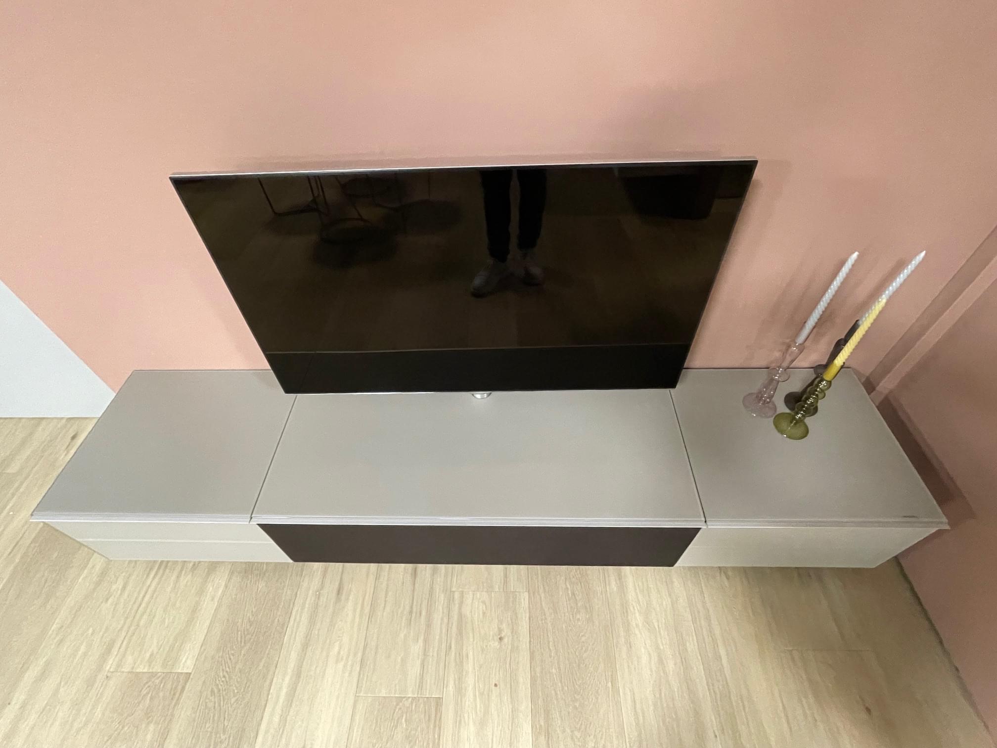 Spectral tv-meubel 2.25m in NCS kleur S 4005-Y20R