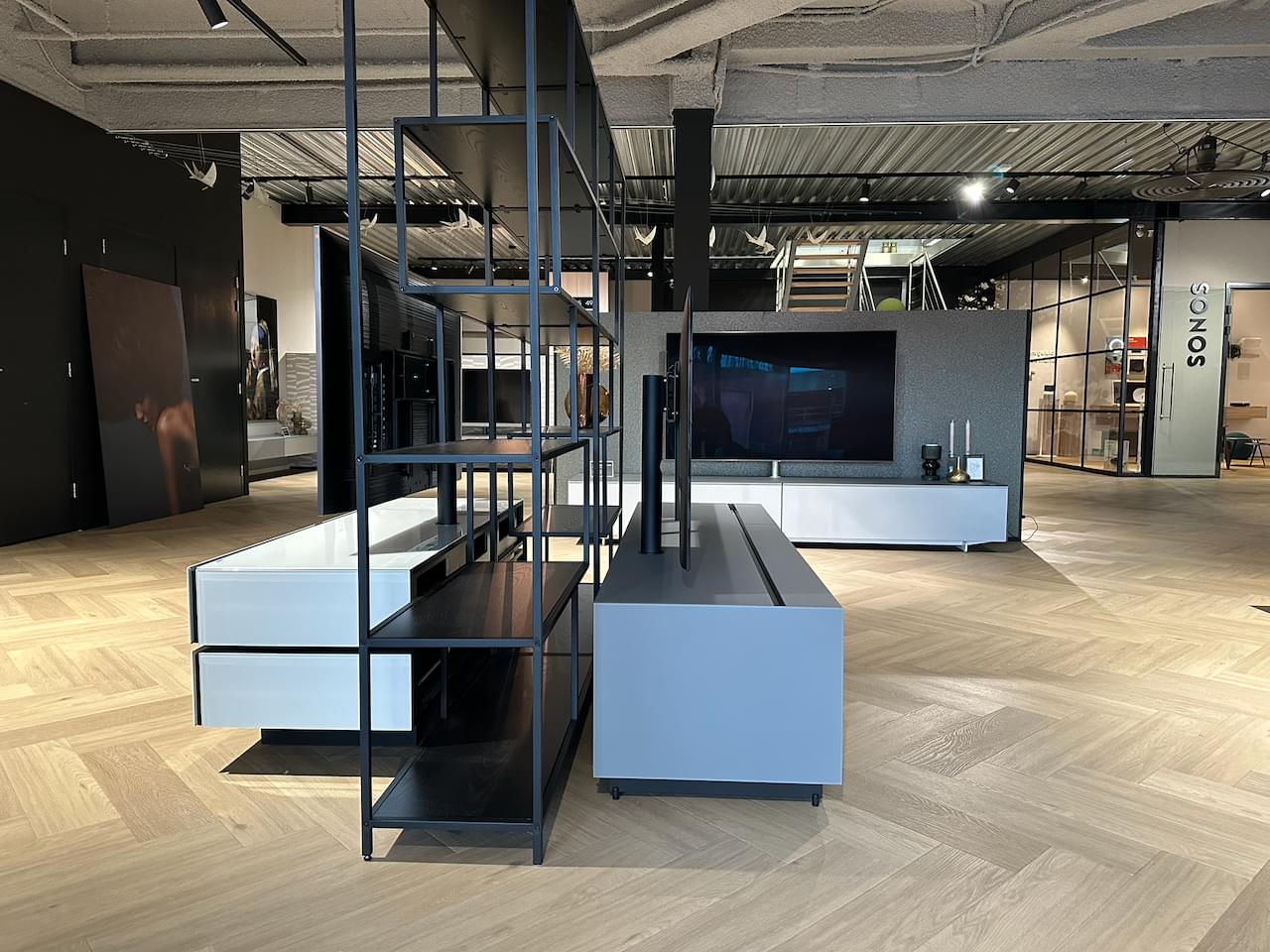 staand tv-meubel | 1.97m | inclusief Spectral BRP1 soundbar en Sonos Amp