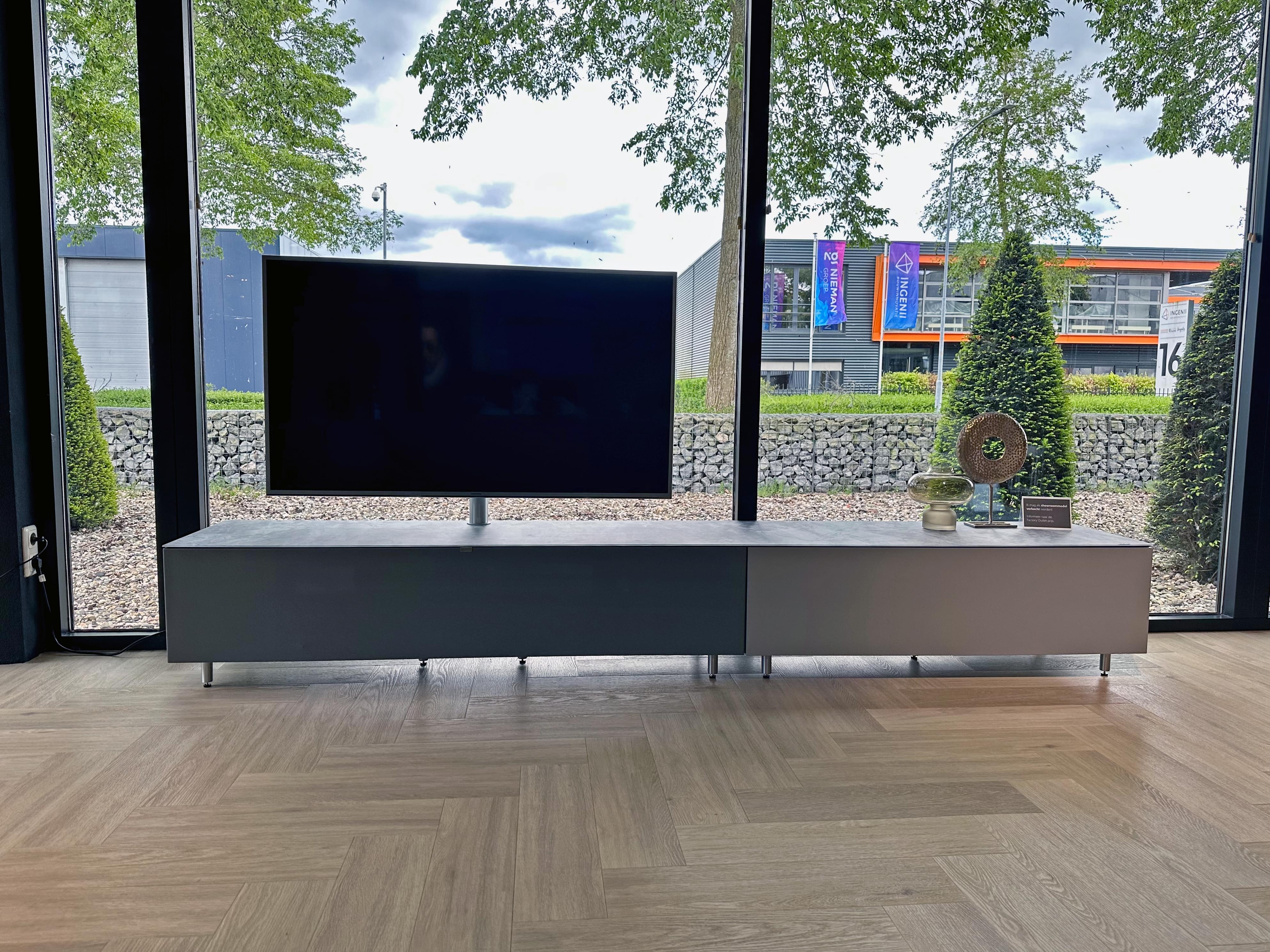 zwevend tv-meubel 2.8m in kleur Grey - inclusief Spectral soundbar en Sonos Amp