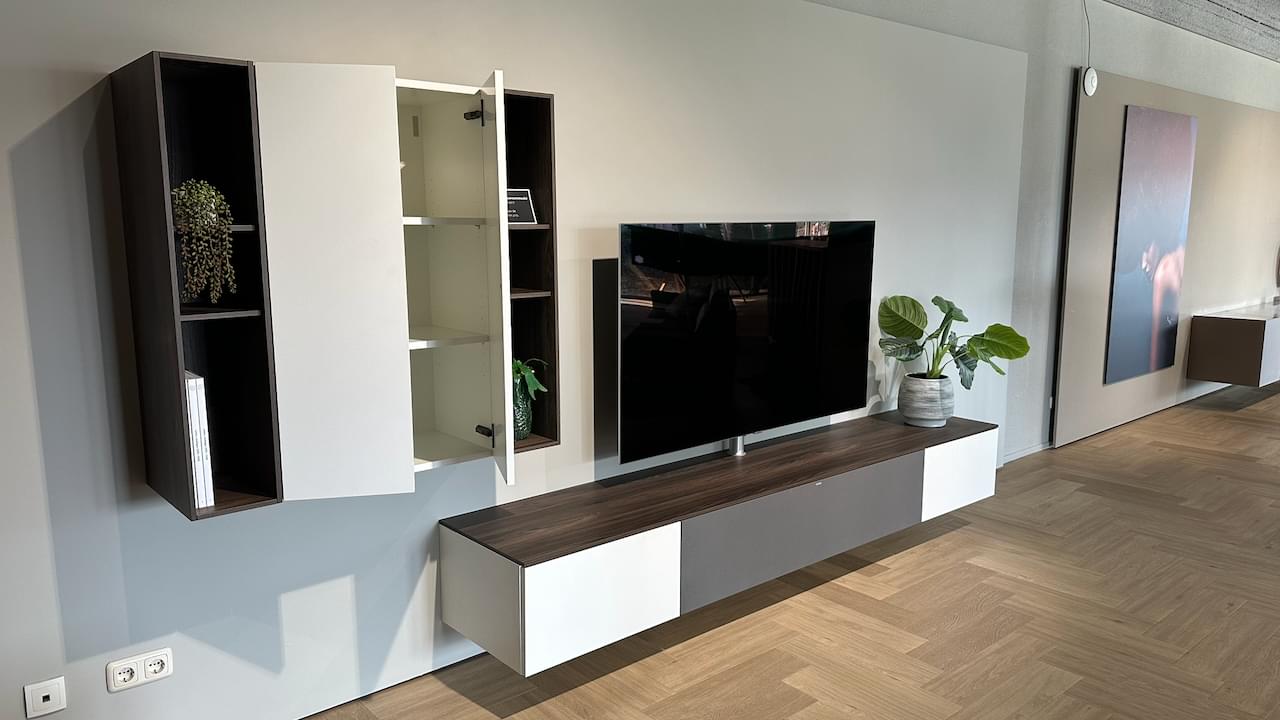 zwevend tv-meubel 2.6 m | Deep Oak | Smart Lack Wit | Showroommodel