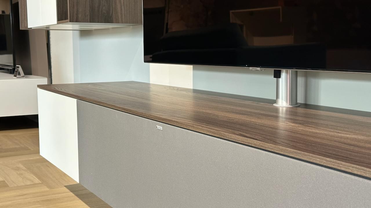 zwevend tv-meubel 2.6 m | Deep Oak | Smart Lack Wit | Showroommodel