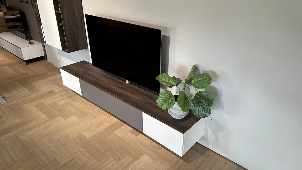 zwevend tv-meubel 2.6 m | Deep Oak | Smart Lack Wit | Showroommodel