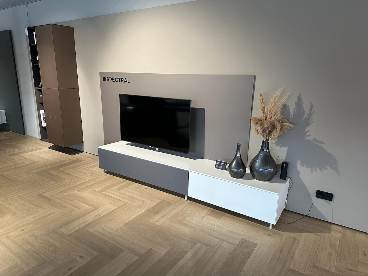 wit tv-meubel | staand 2.60m | soundbar stofklep | draaibare tv-beugel