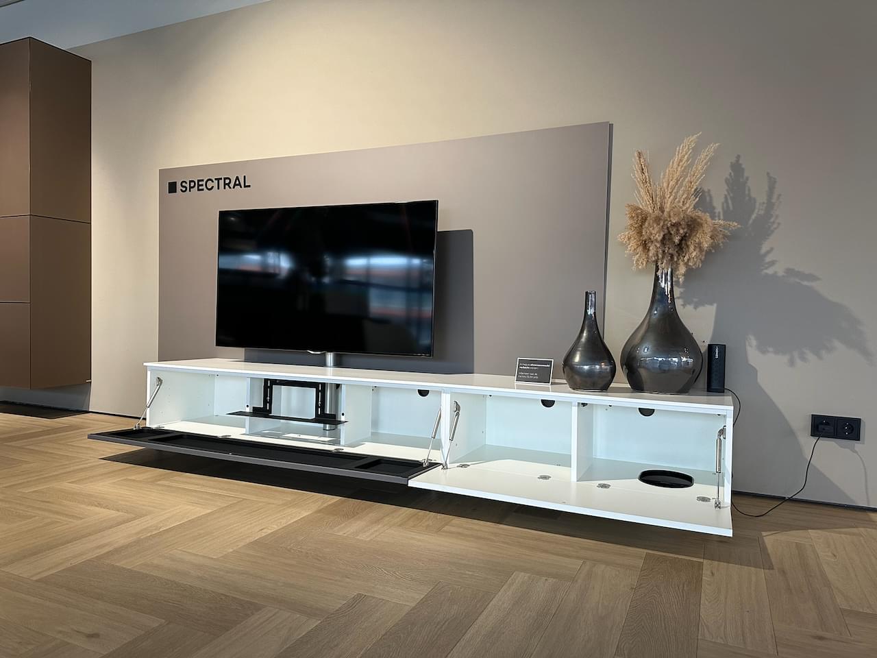wit tv-meubel | staand 2.60m | soundbar stofklep | draaibare tv-beugel
