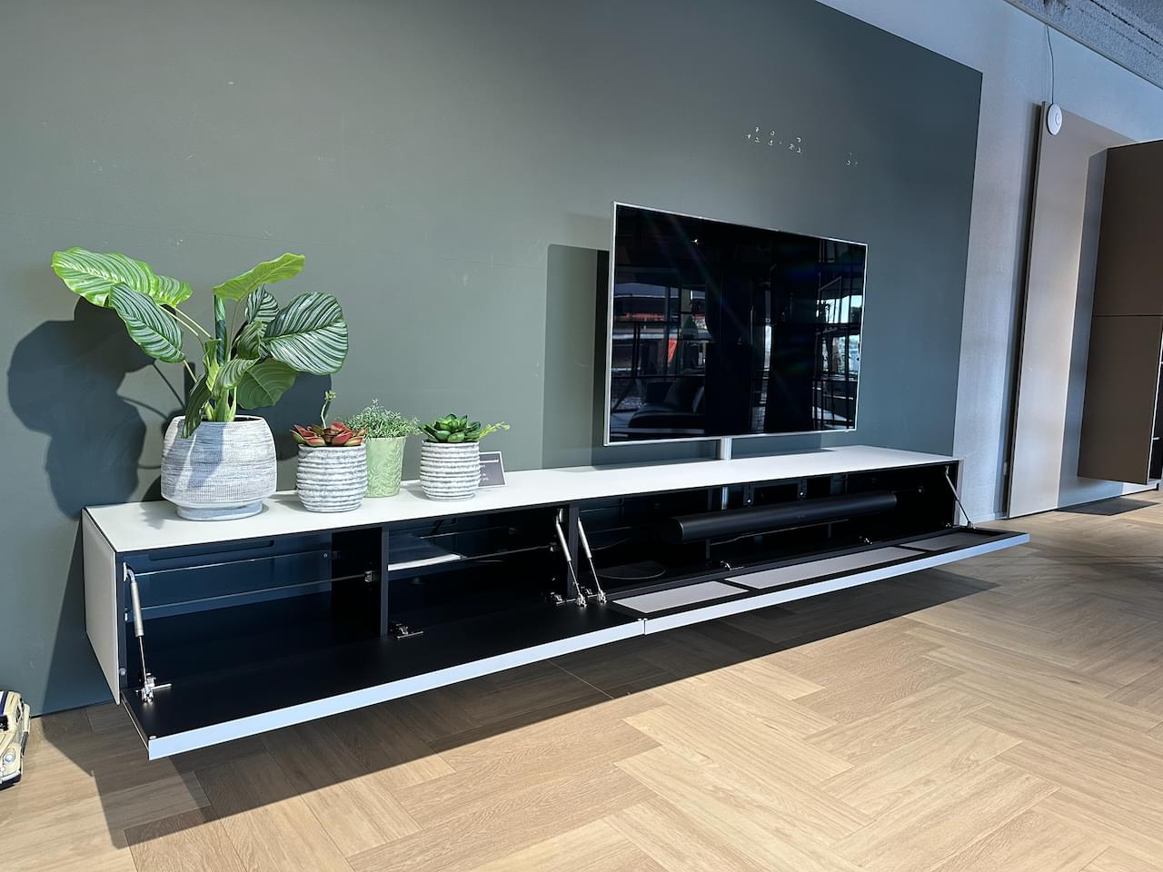 zwevend tv-meubel, kleur wit | 3.10m | draaibare tv-kolom