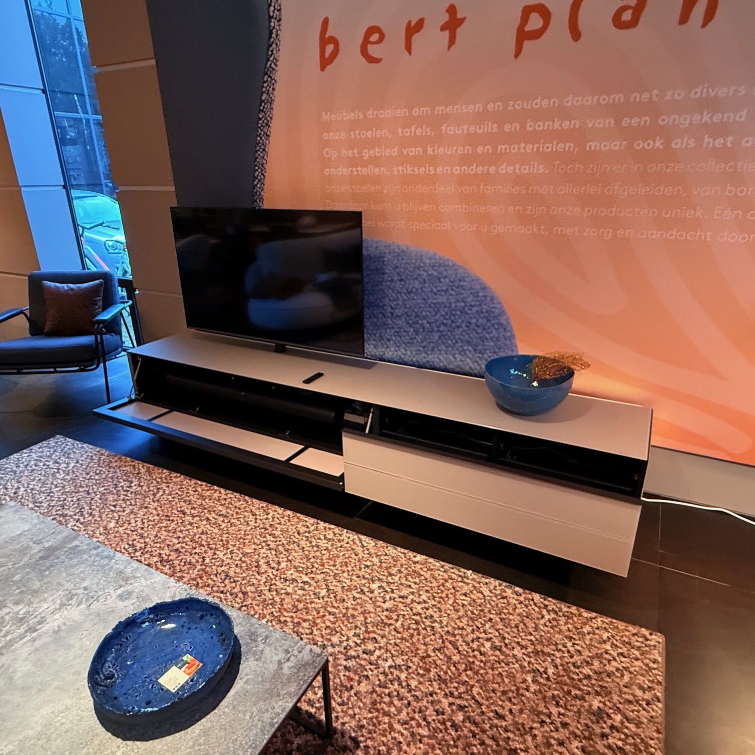 TV meubel Scala, 276 cm, op pootjes met Sonos Arc en Samsung TV 55 inch