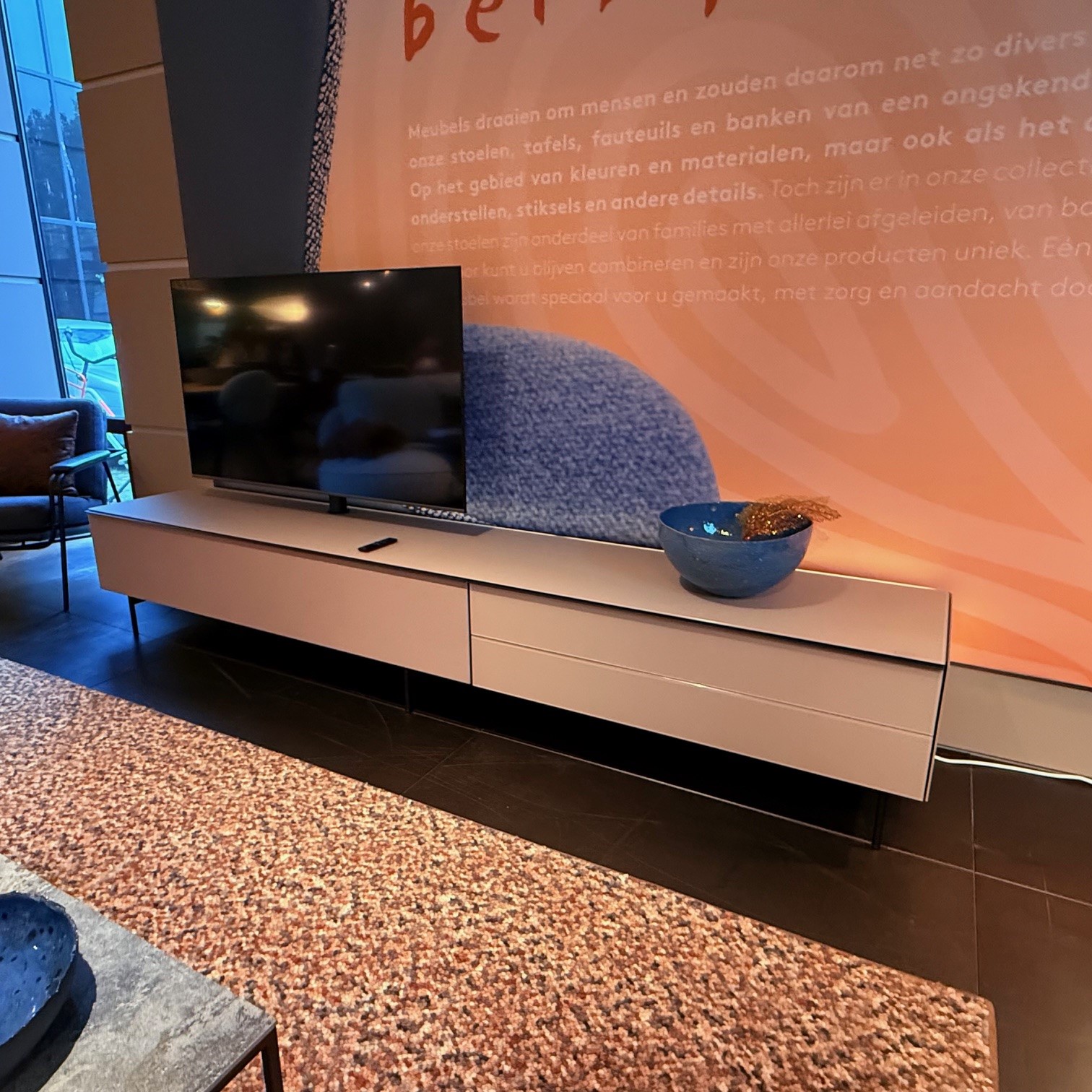 TV meubel Scala, 276 cm, op pootjes met Sonos Arc en Samsung TV 55 inch
