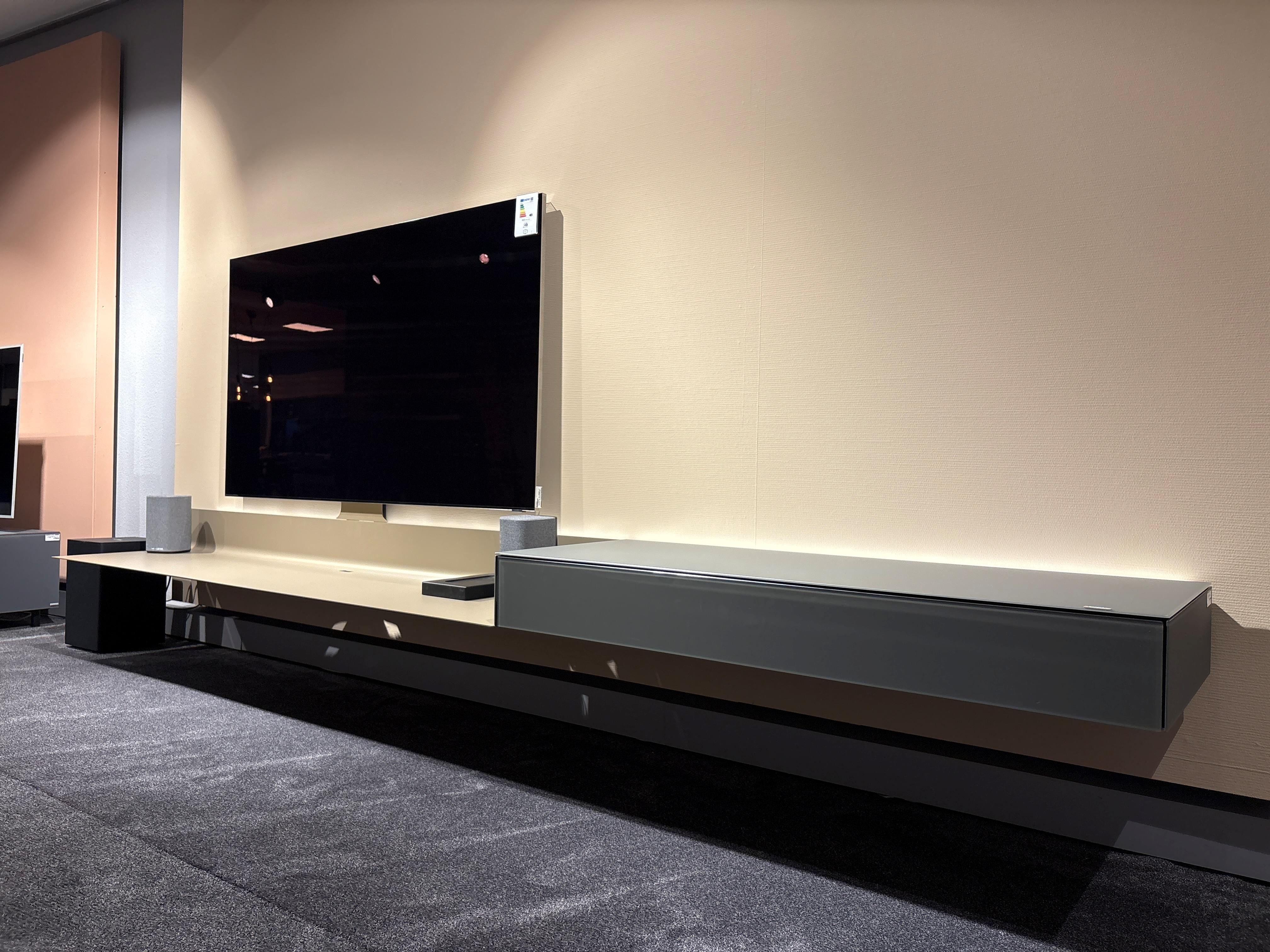 Spectral Meubel Air Charge Bar in Black Oak